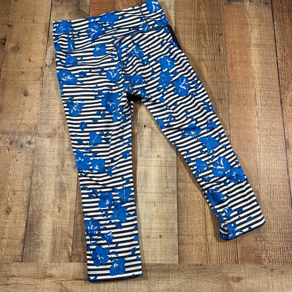 Kate Spade Floral Stripe Workout Capri Leggings Blue Navy Medium Cropped Gym